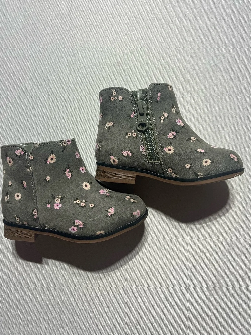 Cat & Jack Girls 5 Gray Floral Low Heel Zip Closure Ankle Boots